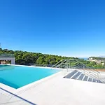 Apartment Bernard With Shared Pool