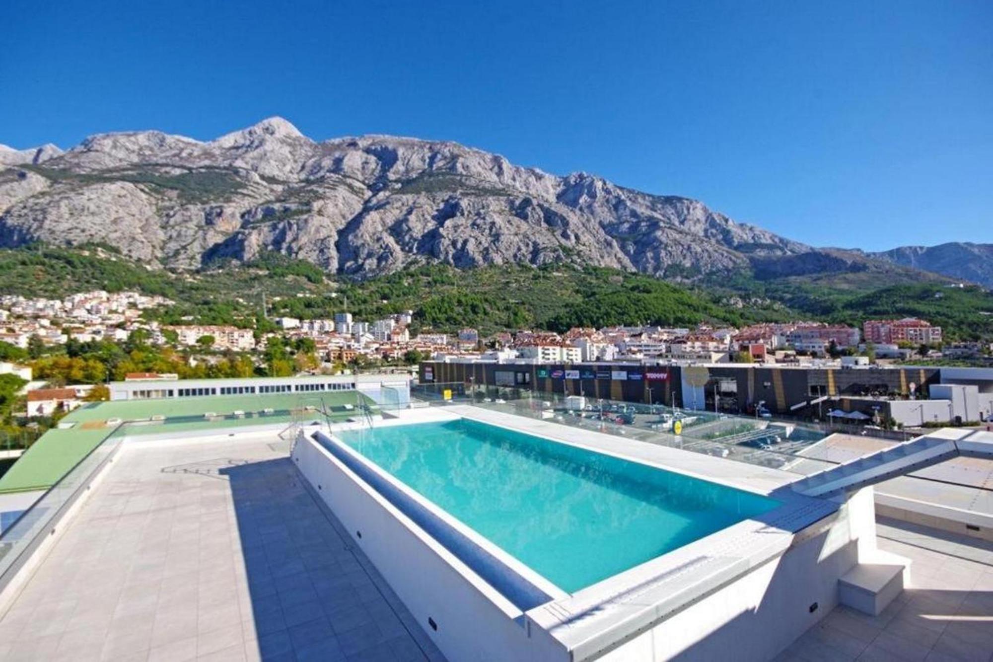 Bernard With Shared Pool Apartment