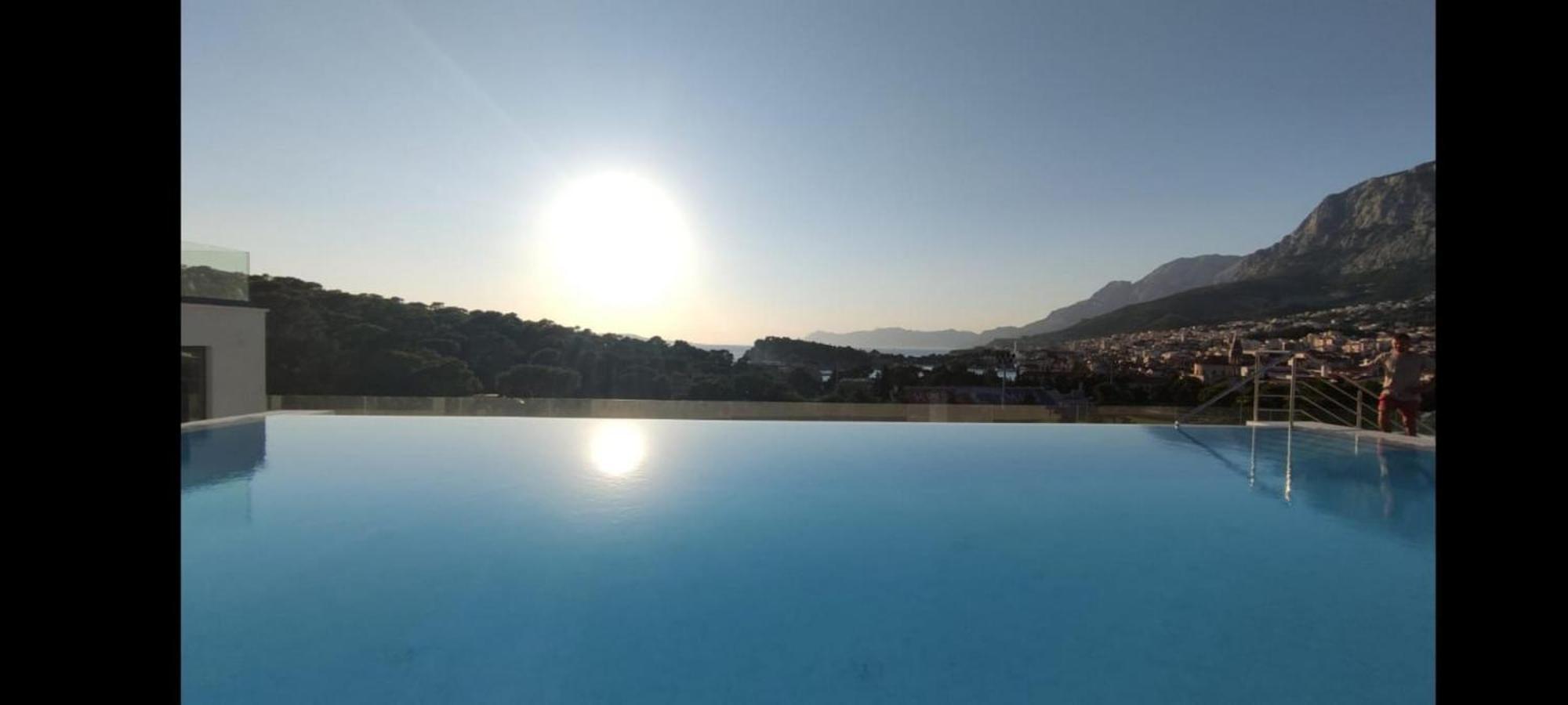 Apartment Bernard With Shared Pool Makarska